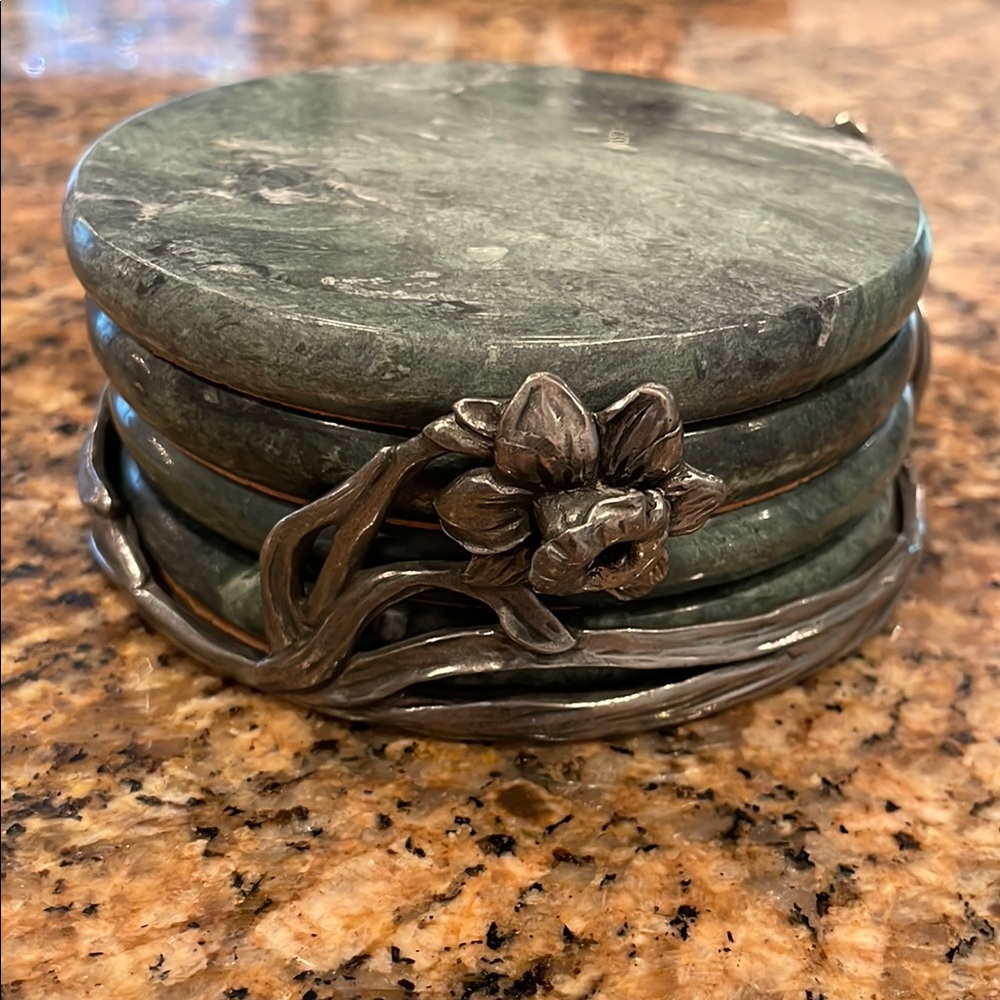 Seagull Canada Pewter - 4 marble coasters in decorative floral pewter holder